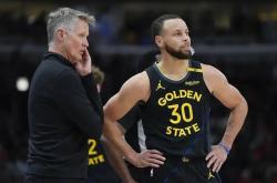 库里连续七场比赛得分超过势不可挡，快船挑战极限！的简单介绍