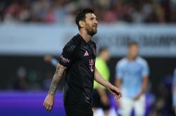 包含梅西回归赛场，战术调整首场状态亮眼，西班牙队观众沸腾！的词条